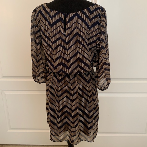 💙👗 Chevron Print Dress 💙👗 - Picture 7 of 13